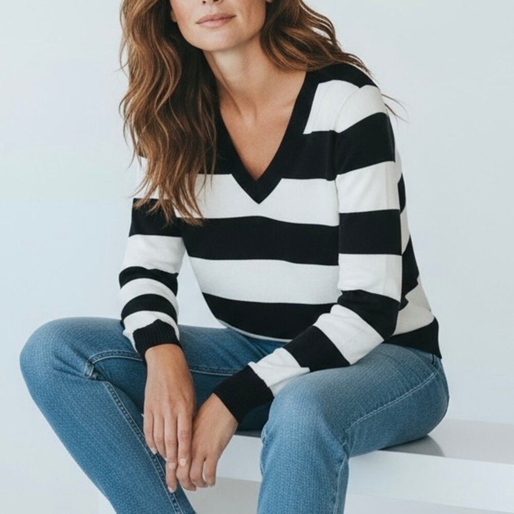 Club Monaco Sweater Black White Thick Striped V Neck Lightweight Knit Pullover